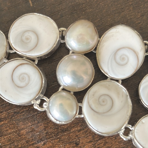Shiva Shell and Cultured Pearl Bracelet - Picture 2 of 5